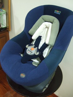 Car seat is imported from Japan COMBI Neosis First generation blue for 80% of the wholesale price 4900 Baht