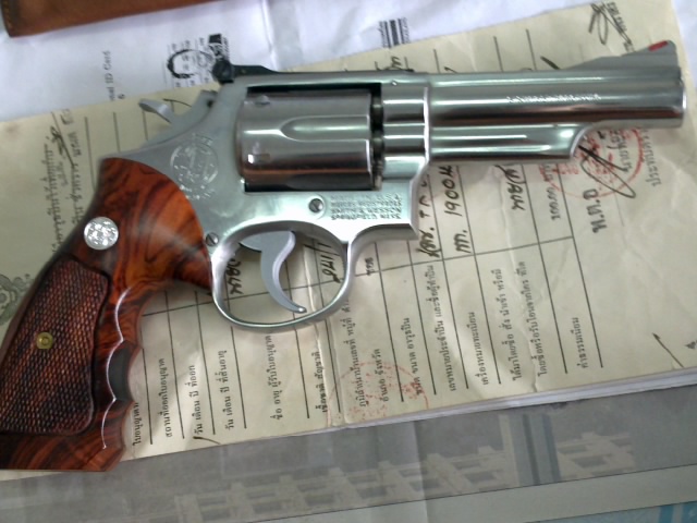  Selling revolvers Smith had a .357 MOD.66 surface 4-inch stainless screws are pretty clear.