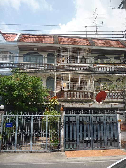 for sale sukluthai townhome 3 story behind ramkhumhaeng university 