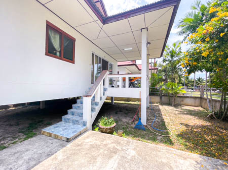 Available for rent, this vacant house offers a peaceful and serene atmosphere. Located in Mae Nam, Koh Samui, Surat Thani