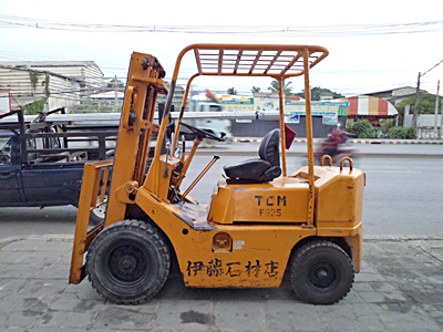  TCM 2.5 ton car lift gasoline engine steering column, 3 m wide in part from the imported from Japan. Used immediately.