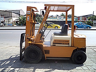  Selling Nissan Forklift 2 ton cylinder petrol engine with tons of new gear tires 4-wheel steering column height of 3 meters from the amazing original imported from Japan. Immediately.