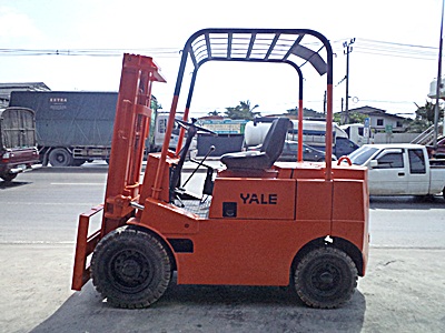  Sales Nissan Forklift 1.5 ton Diesel Engine related Auto 3 meter high cylindrical tower with steering lost its original color of the imports from Japan. Used immediately.