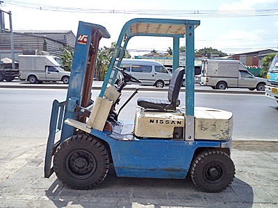  Sale Toyota 3 tons forklift tire ton diesel four wheel steering column height of 3 meters from the original clip imported from Japan. Immediately.
