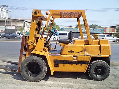  Selling Nissan Forklift 2.5 ton Diesel Auto 3 m tall cylinder with 4-wheel steering, new tires, tons of amazing colors from the original import from Japan. Immediately.