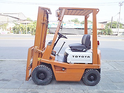  For Sale Toyota Forklift 2 ton 5-cylinder diesel khu steering column height of 3 meters Brouwer. Imported from Japan. Immediately.