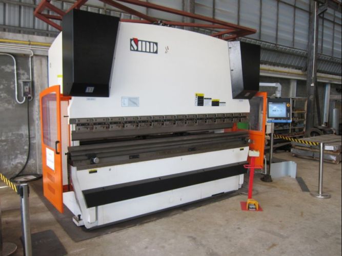 เครื่องพับ CNC 250 ตัน x 3 m