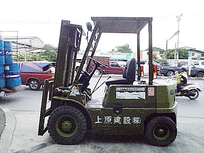  Selling Nissan Forklift 1.5 ton twin cylinder petrol engine gear 3 meters tall 4-wheel steering, new tires, tons of amazing colors from the original import from Japan. Immediately.