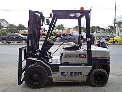  Car sales up 2 tons of diesel Isuzu Auto (for the length of a laying on the car) 3 meter high pole in four-wheel steering, soon tire of the same color, imported from Japan. Used immediately.