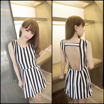  Sleeveless Dress vertical stripes alternating white - Black opened the show behind me Code: yicaishow: Y-06B4.