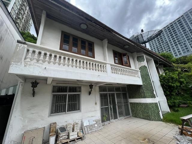 C4583 ให้เช่าบ้าน 2 ชั้น ซอยสุขุมวิท 26 ย่านสุขุมวิท ใกล้ BTS พร้อมพงษ์, EmQuartier, Emporium