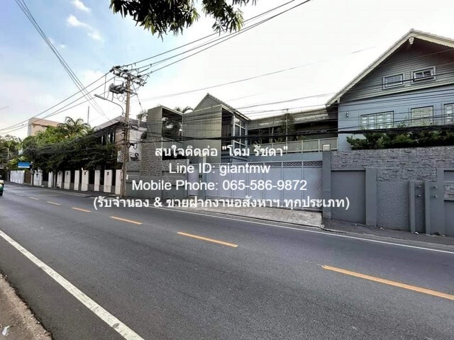 บ้าน บ้านหรูสไตล์อังกฤษผสม Loft 2+1 ชั้น (ห้องใต้หลังคา) ซ.อินทามระ 4BR5BR พ.ท. 198 SQ.WA 90000000 BAHT ใกล้ ตลาดห้วยขวาง 1.2 กม. และมหาวิทยาลัยหอการค้าไทย 1.3 กม. เปย์หรือเท