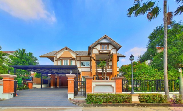 บ้าน Q House Avenue  พระราม5   62 SQ.WA 1 ngan 0 Rai  24000000 บ.   สนั่นวงการ บิลด์อินแล้ว  รีโนเวทใหม่ทั้งหลังและยังไม่ได้เข้าอยู่ สภาพบ้านดีมาก   