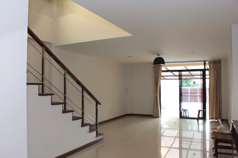 BH3330 โฮมออฟฟิศให้เช่าสไตล์โมเดิร์น 3 ชั้น ทำเลใจกลางเมือง ใกล้ BTS อารีย์ ที่จอดรถได้ 5-6 คัน