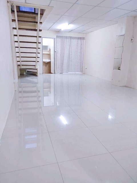 รร.คลองลำเจียก 500 ม. ให้เช่า  ทาวน์เฮาส์ 2 ชั้นหลังมุม 2 นอน  20 ตร.วา.160 ตร.ม.รพ.นวเวช 0.9 กม. 2 น้ำ