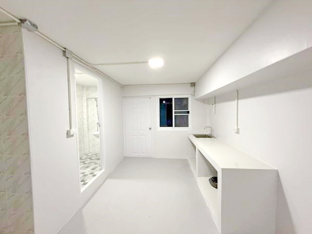 ติดถนนใหญ่  3นอน  บิ๊กซีฉะเชิงเทรา2 1.6 กม.เช่า ขายอาคารพาณิชย์ 3.5 ชั้นมีดาดฟ้า 2น้ำ ให้เช่า ขาย  รพ.พุทธโสธร 900ม.24 ตร.วา. 300 ตร.ม.