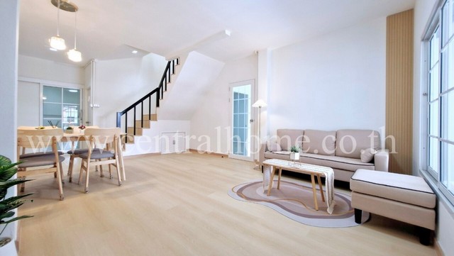 ทาวน์โฮม หมู่บ้านเมืองประชา บางคูวัด รีโนเวทใหม่ทั้งหลัง พร้อมเข้าอยู่