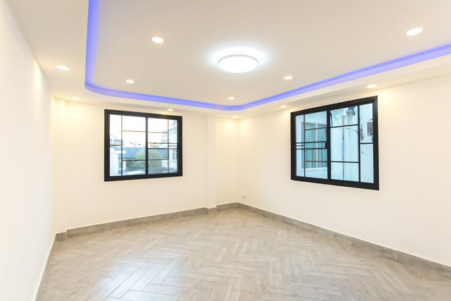 HR2087ขายHOME OFFICE 4 ชั้น รีโนเวทใหม่ BIGSIZE ซอย 20 มิถุนา ย่านห้วยขวาง