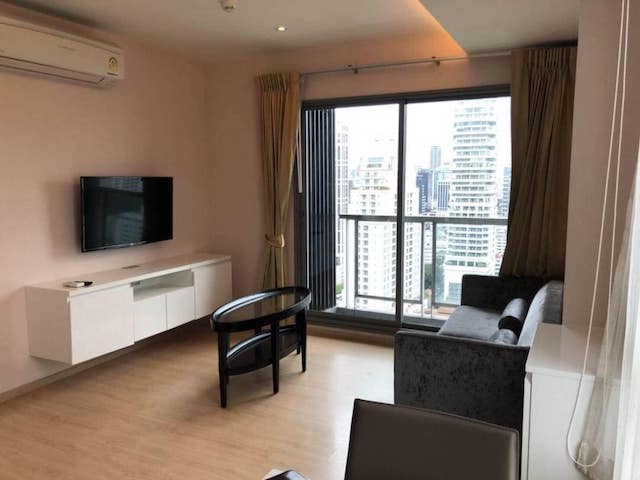 H Sukhumvit 43 spacious clean comfortable 28th floor BTS Phrom Phong