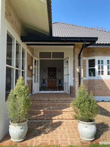 บ้านเดี่ยวหลังใหญ่ สไตล์อังกฤษแบบชนบท  ห้วยทราย แม่ริม