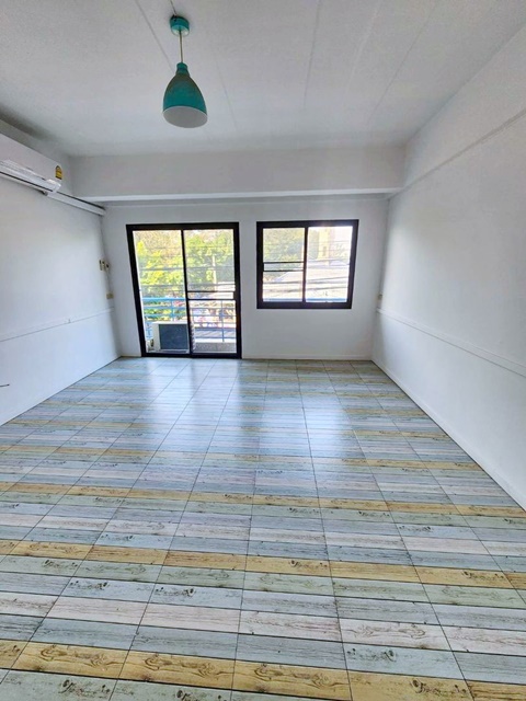 อาคารพาณิชย์ 4 ชั้น ทำเลดี BTS เสนานิคม 2.7 กม. 5แอร์ 5นอน ตลาดอมรพันธ์ 9 ให้เช่า ติดถนนเสนานิคม  6น้ำ ม.ราชภัฏจันทรเกษม 2.4 กม.