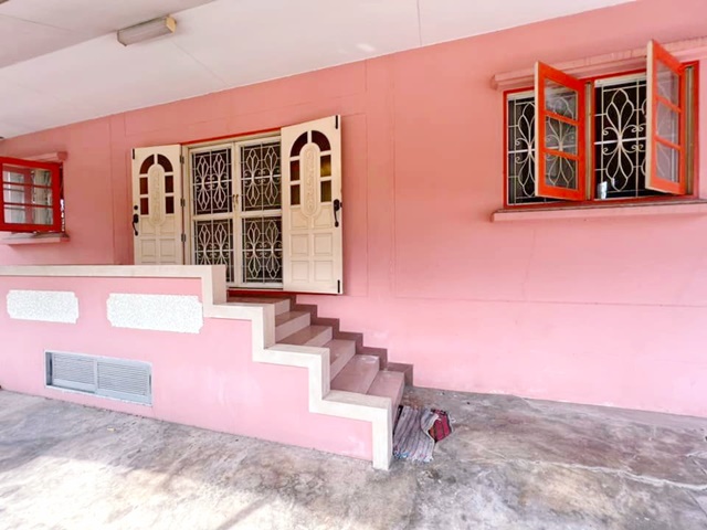 MRTแจ้งวัฒนะปากเกร็ด 28 0.9 กม.รักสัตว์ เซ็นทรัลแจ้งวัฒนะ 900 ม. บ้านเดี่ยว 3นอน  61 ตร.วา.245 ตร.ม.  คอสโมบาซาร์ 2.1 กม. ต่อรองได้  4แอร์