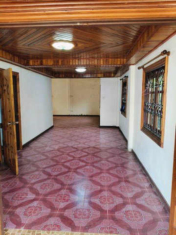 ขายบ้านไม้สัก 2 ชั้น  ที่เชียงราย บ้านเรือนไม้สักตกแต่งด้วยงานศิลปะอย่างสวยงาม  อยู่ในตัวเมืองเวียงป่าเป้า