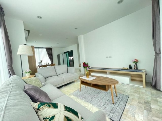 บ้านเดี่ยว 2 ชั้น โมเดิร์นลักชูรี่ เฟอร์ทั้งหลัง ใจกลางเมืองเชียงใหม่