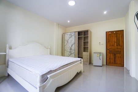 ขายด่วนทาวน์เฮ้าส์ 3 ชั้นทำเลสวยติดถนน ใจกลางเมือง ตำบลบ่อผุด อำเภอเกาะสมุย จังหวัดสุราษฎร์ธานี