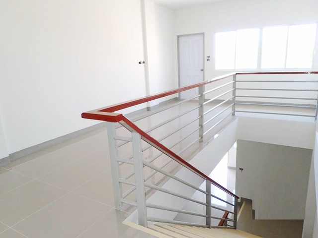 ให้เช่า อ.พาณิชย์ใหม่มาก  โรงเรียน มัธยมวัดหนองจอก 800ม. มิตรไมตรี  สังฆสันติสุข! เชื่อมสัมพันธ์ 20ตรว. 220ตรม. 3ชั้น