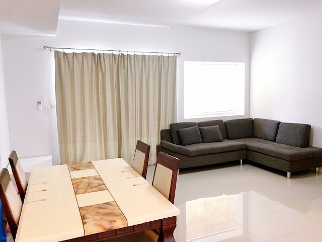 อินดี้ บางนา กม.7 ย่านเมกะบางนา 1.4 กม. 3แอร์ 19 ตร.วา. เฟอร์หรูที่สุด ถูกที่สุดใน  คอนคอร์เดียน 800 ม.ทาวน์เฮาส์ 2 ชั้น ใหม่  2นอน 3น้ำ