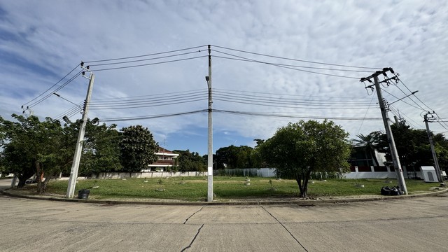 ขายที่ดิน หมู่บ้านวินด์มิลล์ พาร์ค บางนาตราด กม.10 (Windmill Park) ขนาด 414 ตารางวา แปลงมุมหน้าสวนริมน้ำ ใกล้Megaบางนา