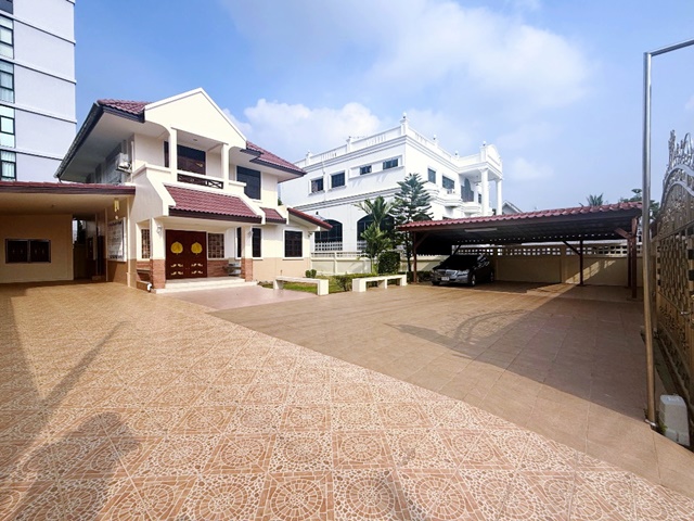 คฤหาสน์เดี่ยวหรู 2 ชั้น  BTSสำโรง 2.8กม. BTSแบริ่ง 5กม.3-5นอน 3 น้ำ120 ตร.วา.480 ตร.ม.รร.นานาชาตินิรันต์รัตน์ 1.0 กม.  ตลาดมิ่ง 800 ม.