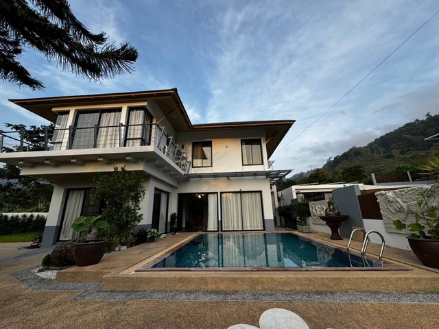 For Rent : Kathu, 2-story house with swimming pool, 4 bedrooms 3 bathrooms