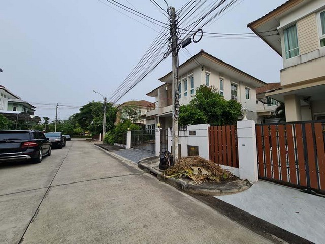 ขายที่ดินเปล่าเพื่อการลงทุน ติดถนนสุขุมวิท  80ม.จาก BTS สถานีปุณณวิถี  (40 ล้านบาท) 57ตรว