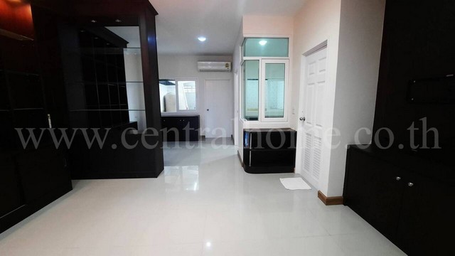 ทาวน์โฮม โกลเด้น อเวนิว แจ้งวัฒนะ - ติวานนท์ ซอยสุขาประชาสรรค์ 3