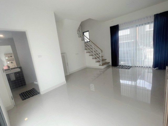 ขายทาวน์โฮม 2 ชั้น 18.5 ตร.ว.   หมู่บ้านอณาสิริ บางนา