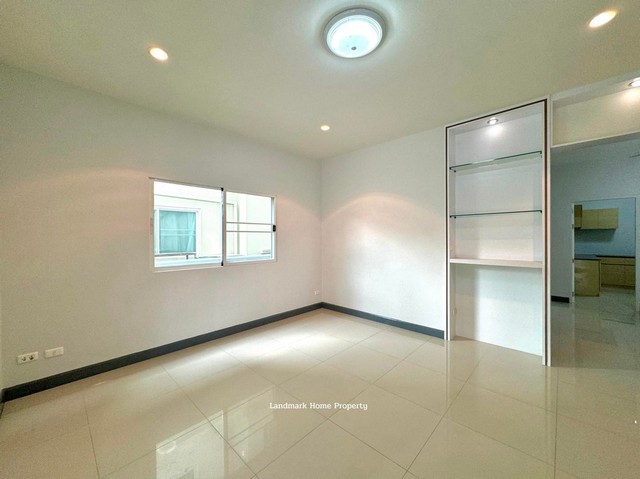 LM24-0282 ขายบ้านเดี่ยว 2 ชั้นมบ.กฤษณา พระราม 5 กาญจนาภิเษก เนื้อที่ 64 ตรว หน้าบ้านไม่ชนใคร ใกล้ทางด่วนศรีรัช วงแหวน