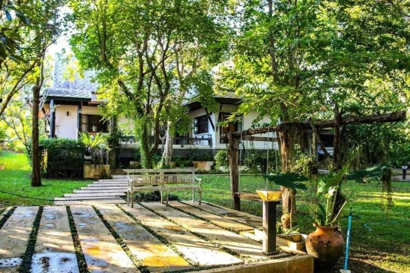 ลดราคาขายสุดๆ 10.9 ล้าน 1-2-08 ตรว. บ้านปง หางดง สไตล์ล้านนาประยุกต์ วิวดอยสุเทพ มีลำธารหน้าบ้าน เย็นสบาย ไม่ไกลเมือง