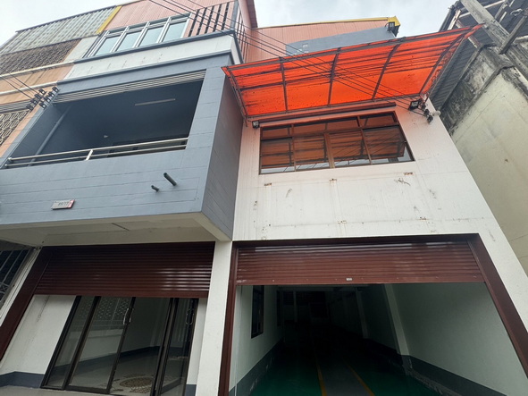  ขายโรงงานมินิแฟคอยู่ ซอยเชิดมหาชัย ตำบลบางน้ำจืด อำเภอเมือง จังหวัดสมุทรสาครพื้นที่ใช้สอยประมาณ 530 ตรมเนื้อที่ 123 ตารางวาสร้างเต็มเนื้อที่เลยขายราคา 10.8 ล้านให้เช่า  58,000 ต่อเดือน-พื้นทา Epoxy ทั้งหลัง-ที่ตั้ง ใกล้ถนนเอกชัย บางน้ำจืดบางบอน5 สมุทรสาครพื้นที่สีชมพูทำอุตสาหกรรมหรือโกดังได้รีโนเวสใหม่สวยมากอยู่ซอยเชิดมหาชัย1-ราคาขาย 10.9ล้านต่อรองได้- โกดัง ขนาด 10x36 �