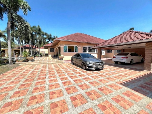 ขายบ้านเดี่ยวขนาด 224ตรว 3นอน มีสระว่ายน้ำ เนื้อที่เยอะ ใกล้ รร.นานาชาติรีเจ้นพัทยา ใกล้เมืองพัทยา หนองเกตุน้อย หนองปลาไหล บางละมุง ชลบุรี