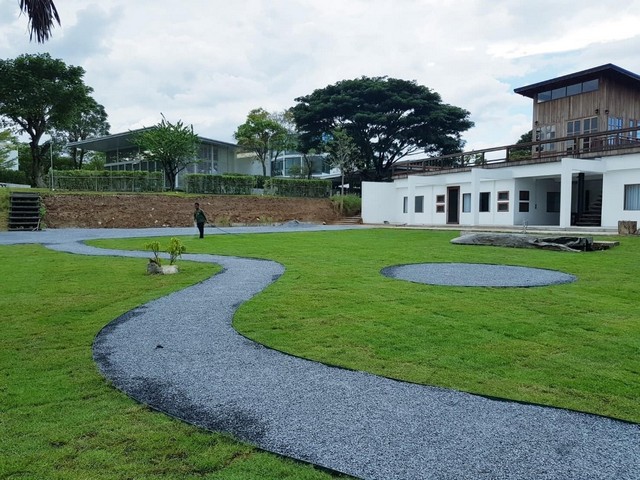 ขายบ้านเดี่ยวพร้อมอยู่4-3-42ไร่ ย่านหมูสีเขาใหญ่ปากช่องบรรยากาศดีมากเห็นวิวเขาใหญ่