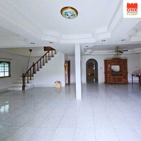 ขายบ้านเดี่ยว เนื้อที่ 100 ตารางวา ใกล้หาดกะตะ ทำเลทอง ในย่ายธุรกิจ เดินถึงหาดกะตะเพียง 600 เมตรเท่านั้น อยู่ในแหล่งชุมชน ร้านค้า ร้านอาหาร ใกล้โรงแรมหลายแห่ง นักลงทุนไม่ควรพลาด!! ราคาถูกกว่าประเมินแบงค์Property: PC6910รายละเอียด – บ้านเดี่ยวราคาถูก ทำเลศักยภาพใกล้หาดกะตะ– เนื้อที่ 100 ตารางวา /ที่ราบสูง /มีบ่อน้ำหลังบ้าน– ที่ดิน รูปสี่เหลี่ยมจัตุรัส ขนาด 20×20 เมตร– ย่านช