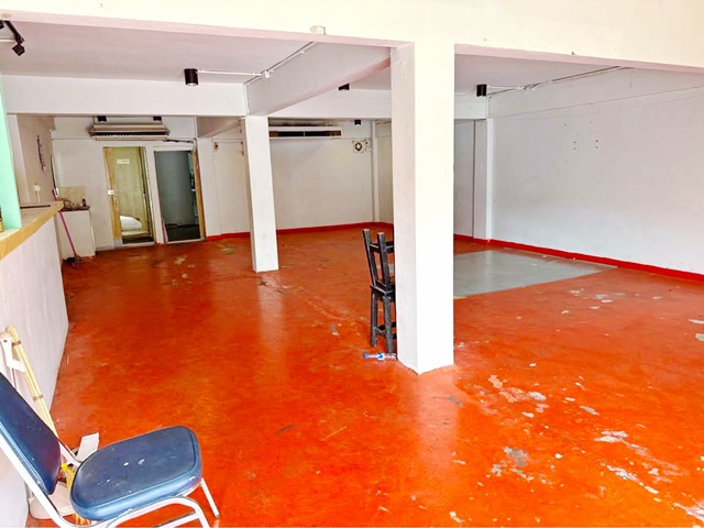 ติดถนน ทำเลดี  รร.นานาชาติบริติชโคลัมเบีย 0.8 กม.MRT ภาษีเจริญ 2.7 กม.  บิ๊กซี กัลปพฤกษ์ 900 ม.ให้เช่าตึก 2 ชั้น 3นอน