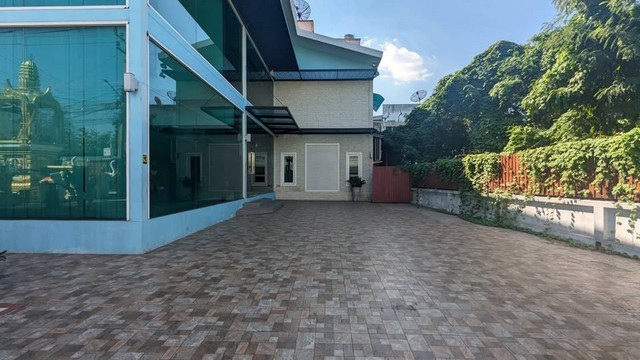 ให้เช่าอาคาร  2 ชั้น 101 ตารางวา ทำเลดีซอยลาดพร้าว 87 จอดรถได้ 5-6 คัน ใกล้ CDC