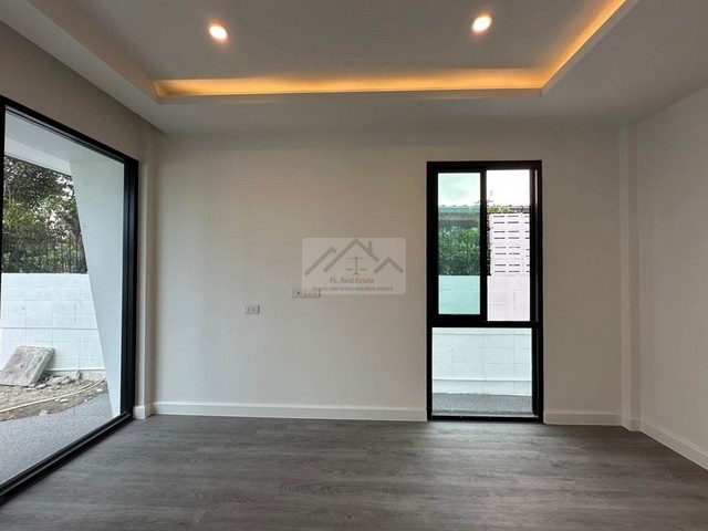 ขายบ้านเดี่ยวชั้นเดียว 62 ตรว. โชคชัย 4 ซอย 50 หน้าบ้านทิศใต้ รีโนเวทใหม่ทั้งหลัง เดินทางสะดวก ใกล้เลียบด่วน นาคนิวาส ลาดพร้าววังหิน