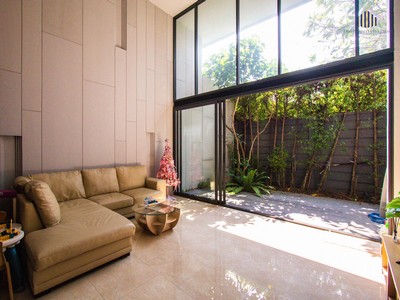 บ้านหรูราคาดีที่สุดในตลาด ทำเลรัชดา - ลาดพร้าว ซอย.สตรีวิทยา 2. ขายถูกบ้านภูริปุรีทาวน์โฮม 3.5 ชั้นขนาด 22.2 ตร.วาใช้สอย 220 ตร.เมตร