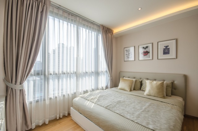 #เอชสุขุมวิท43     H Sukhumvit 43Code31600 Rent : 43000THB/monthSale : -Type : 2 Bedroom  2 BathroomSize : 60 Sq.mFloor : 17Tower : -Location : BTS Phrom Phong 500m.ห้องสวย พร้อมเข้าอยู่เฟอร์ฯ เครื่องใช้ไฟฟาครบ .097-4542624Line : @condo9444โทร/ไลน์ : ศูนย์เก้าเจ็ด สี่ห้าสี่ สองหกสองสี่04.02.25.#เช่าคอนโด #ขายคอนโด #คอนโดให้เช่า #อสังหา #บ้าน #คอนโด #ขายฝาก #อโศก #คอนโดอโศก #รถไฟฟ้า #คอนโดติดรถไฟฟ้า #BTS #MRT #คอนโดใกล้รถไฟฟ้า #คอนโดสวยพร้อมอยู่