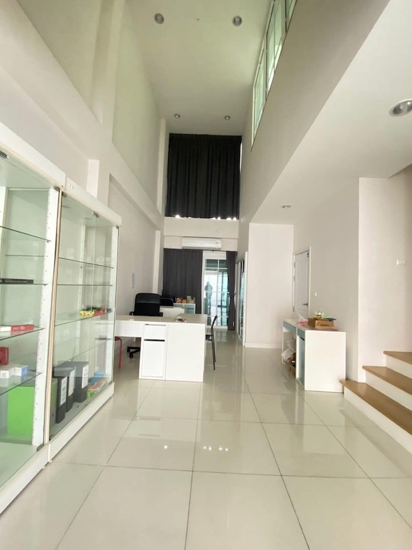 BS941 ขาย ทาวน์โฮม 4 ชั้น เดอะ มาสเตอร์ แอท บีทีเอส อุดมสุข (The Master @BTS Udomsuk) ทำเลดีเยี่ยม: ห่างจาก BTS สถานีอุดมสุขเพียง 2 กม