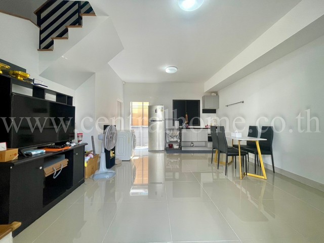 ทาวน์โฮม 2 ชั้น พลีโน่ เวสต์เกต บ้านกล้วย - ไทรน้อย ขายขาดทุน